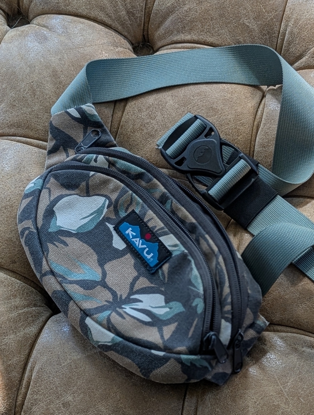 Kavu Camo Waist Bag Adjustable Strap Padded Back Dual Pocket Fanny Pack Hiking